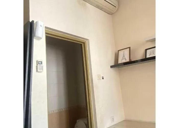 Oyo Life 93202 Pentagon Homestay Syariah Surabaya